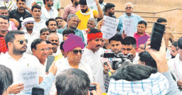 Roat and Meena take to streets against Madan Dilawar